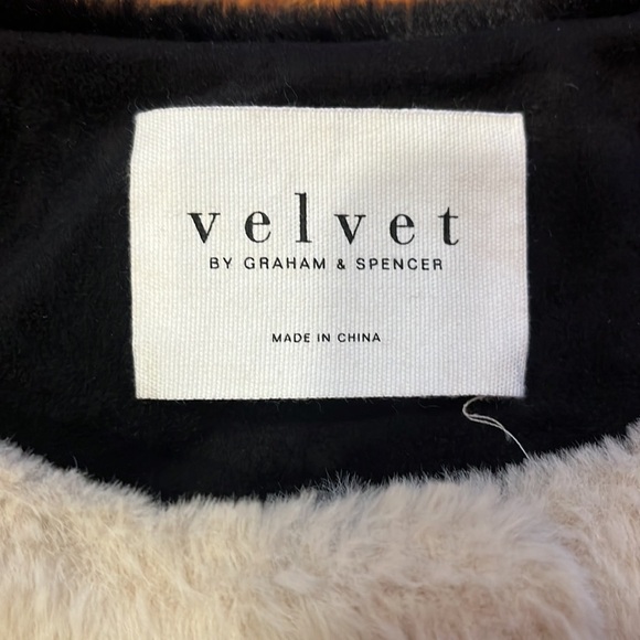 Velvet by Graham & Spencer Woman’s Black and Tan Fuzzy Jacket Size XS - Picture 3 of 6